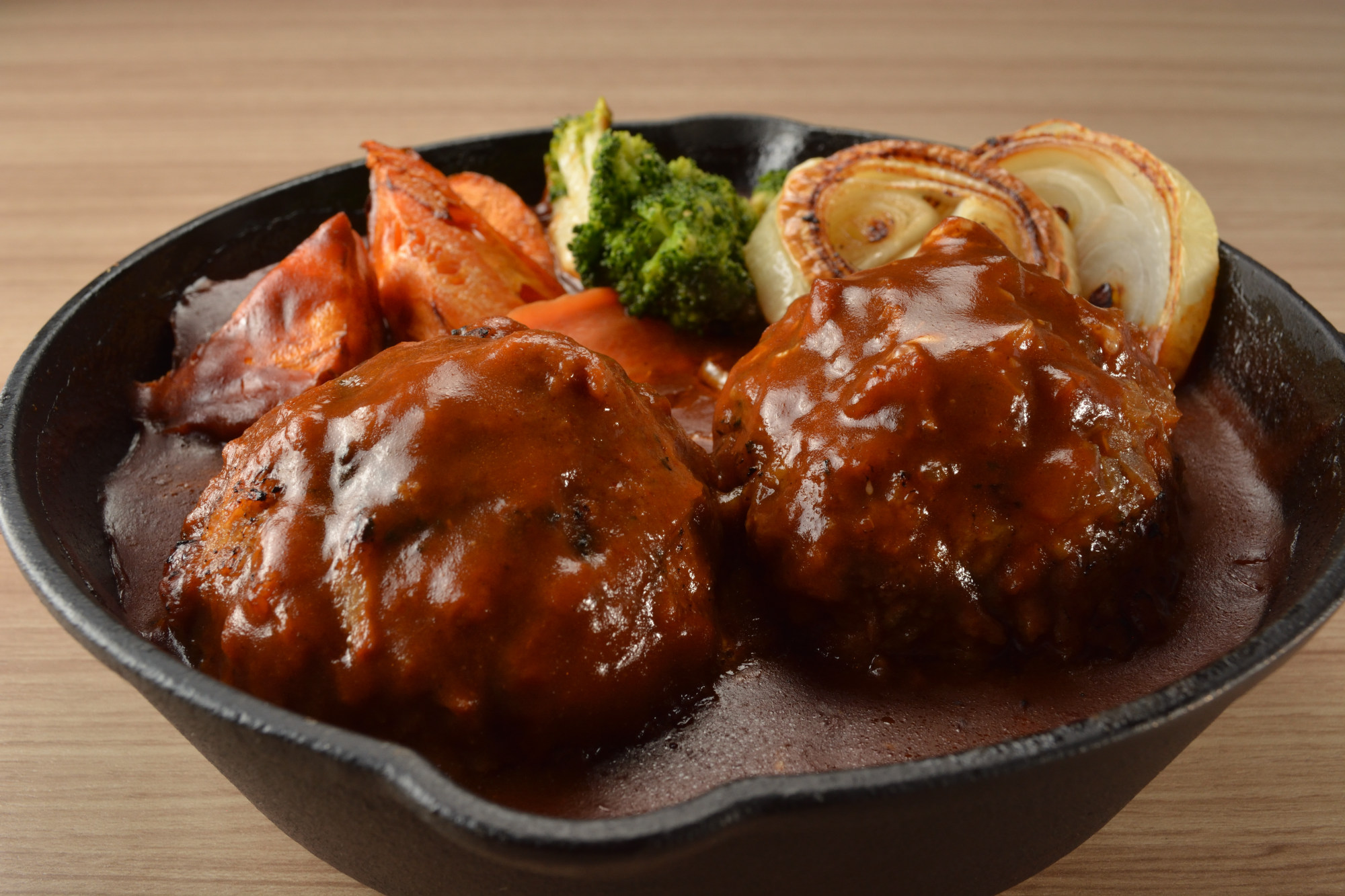 デミグラスソース煮込み黄金比ハンバーグ