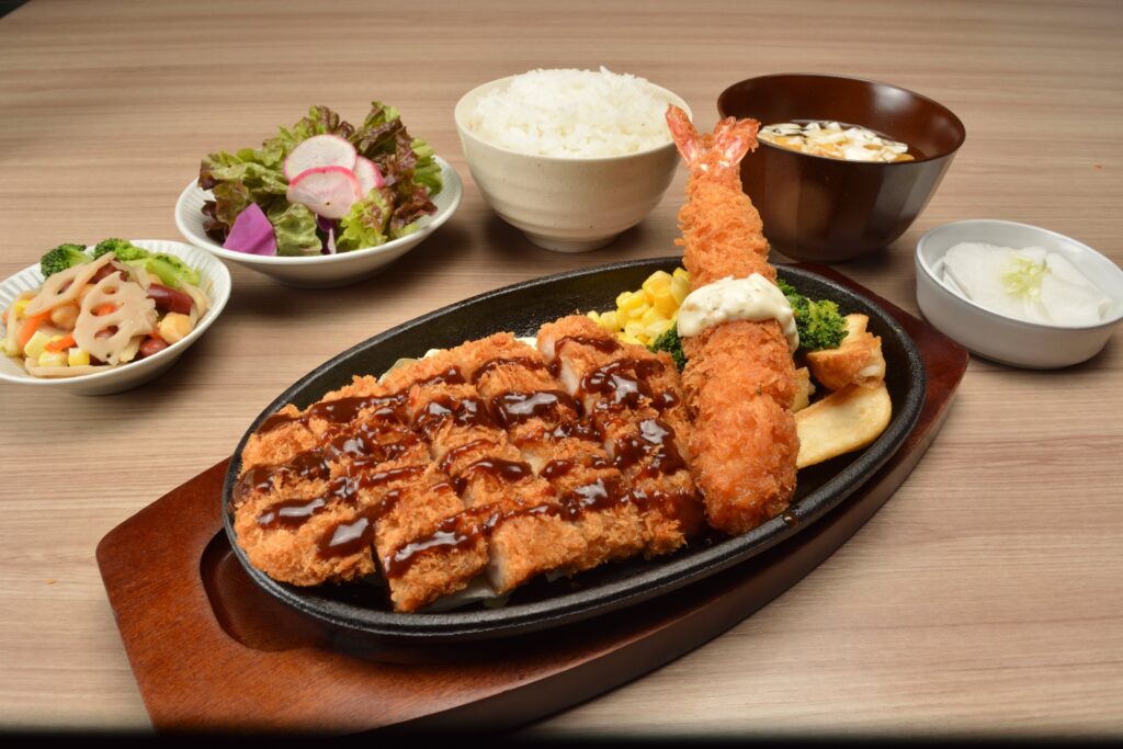 とんかつとえびフライ定食