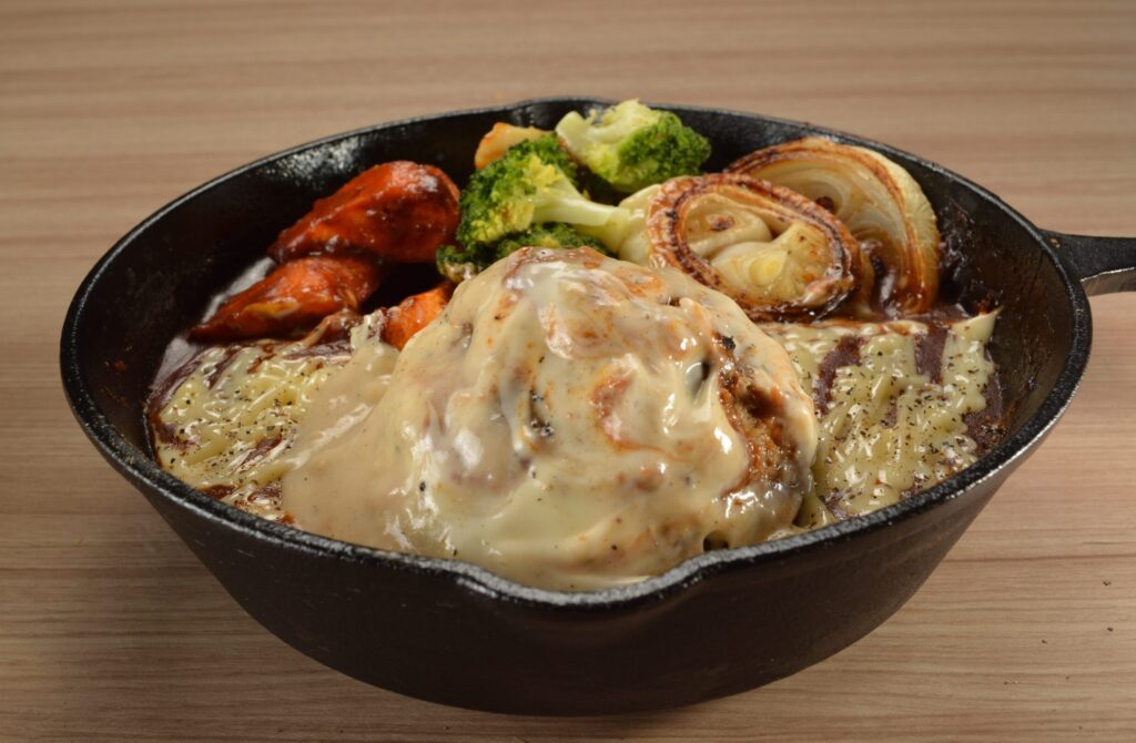 チーズたっぷり煮込みハンバーグ