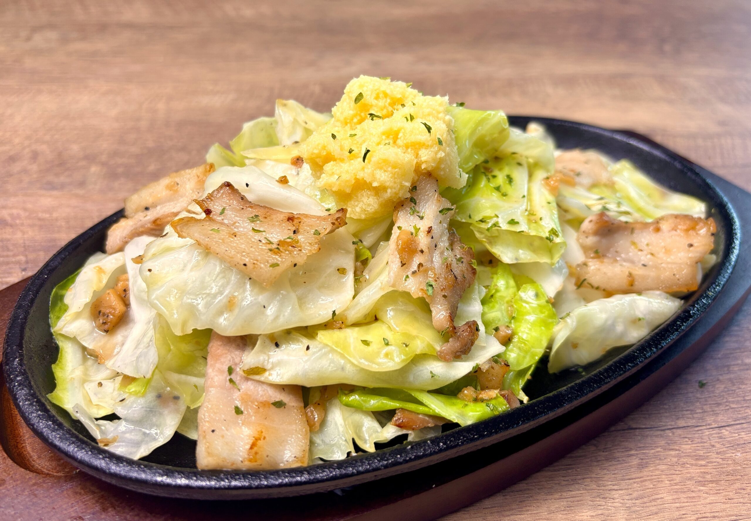 豚三枚肉生姜焼きキャベツまみれ